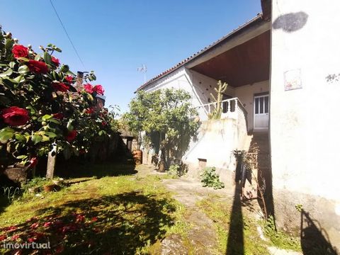 2-storey house for refurbishment, type T2, with a gross private area of 100.00m2, located in Sabugosa de Cima, in the Union of Parishes of São Miguel do Outeiro and Sabugosa, about 10 minutes from the cities of Tondela and Viseu. Ground floor consist...