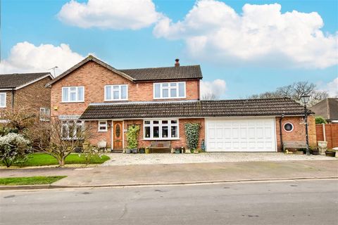 Charming detached four/five bedroom family home nestled in the picturesque village of Park Street. Fine & Country are delighted to present to the market an exceptional, double-fronted detached family residence nestled in the sought-after village of P...