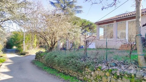 Rosières, near Joyeuse and 15 minutes from Aubenas, at the end of a small road, this terraced house of about 57m2 habitable. The house has two bedrooms, a bathroom, a living room with open kitchen (about 24.15 m2) and a veranda entrance of about 7.80...