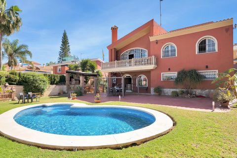 Ideal Location, Space, Garden, Pool.You've spent the morning enjoying everything that downtown Malaga has to offer, taking the opportunity to shop at the Atarazanas market and various shops where you can find the best products with the flavor of Mala...