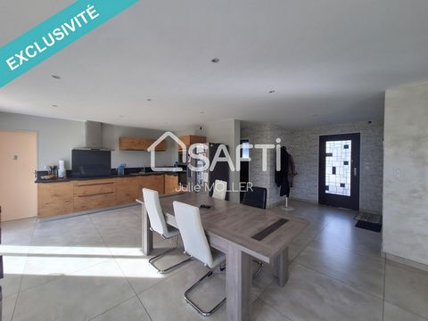In the commune of Saint Fiel, discover this bright, spacious bungalow. Just 10 minutes from Guéret, close to shops and schools. The entrance opens onto a large 70m² living room with open-plan kitchen opening onto a terrace and veranda, 2 bedrooms and...