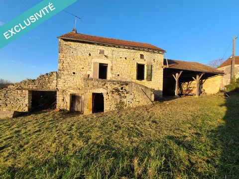 Between Cahors and Gourdon, sold with a plot of land of more than 1.9 hectares constituted of meadows. Located at the end of a hamlet, you can enjoy views of the Lot countryside. Among the last farmhouses to renovate: authenticity and charm. Stone bu...