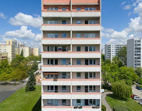 Address: Marchwitzastraße 25 12681 Berlin Property description Building The multi-unit dwelling at Marchwitzastrasse 25-27 lies near the largest connected housing estate of detached homes in Germany, embedded in greenery. Residents live in direct pro...