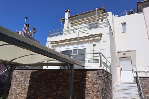 3-level maisonette with 2 bedrooms, bathroom and 2 WC. Area: 144 sqm Plot: 220 sqm  500 meters from the sea   Fireplace Autonomous heating on each floor Garden with Barbeque Large basement Parking spot (covered) Balconies Bright  Close to the city ce...