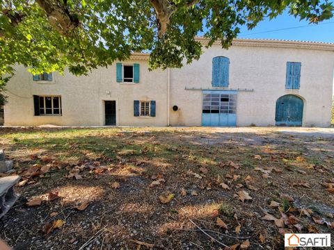 In the town of Plan d'Orgon, come and discover this beautiful farmhouse built on a plot of more than one hectare completely flat with a barbecue area, several fruit trees and a borehole. The Mas includes a living area of about 155m² where you can fin...