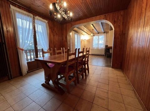 Located in the heart of the village, this large 2-storey property offers an exceptional opportunity for accommodation in the centre of La Chapelle d'Abondance close to shops, schools and services. La Chapelle d'Abondance is situated between Chatel an...