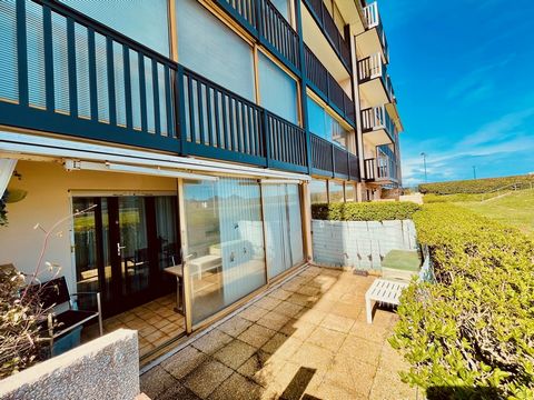 EXCLUSIVITY NORMANDY IMMOBILIER ***** Your agency offers you, a stone's throw from the beach of Villers sur mer, Residence LE GRAND CAP, this 2-room apartment of 24m2, entirely on one level within a well-maintained and secure condominium. Its glazed ...