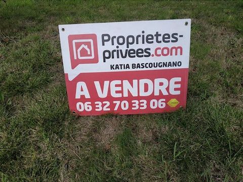 Exclusively, Katia Bascougnano invites you to discover this land free of builders located outside the subdivision in the Chapelle Basse Mer, commune of Divatte sur Loire. It is located 5 minutes from the village on the side of the axes to Nantes. Wit...