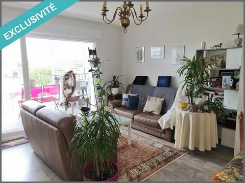 Located in the seaside town of Royan (17200), just 1km from the beach, 1.8km from the Central Market, in a dynamic area close to all services, this apartment benefits from a west exposure offering pleasant light. Featuring a balcony with a lovely vie...