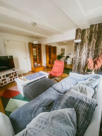 Welcome to your large furnished apartment in Sarstedt-Heisede! This cozy apartment not only offers an appealing ambience, but also excellent local transport connections to easily reach restaurants and attractions in the area. Enjoy modern living in S...