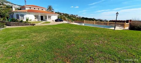 WE PRESENT THE UNIQUE VILLA JAZMIN, WITH ITS EXCELLENT LOCATION AND THE BEST VIEWS We find this exclusive property, on a large plot of 9,085 M², with fantastic mountain and sea views and large beautifully landscaped areas with a private pool. On the ...