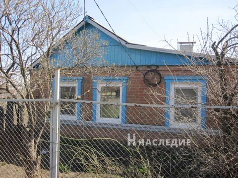 Номер в базе компании: 2807441. Продажа кирпичного дома Ростовская обл., Аксайский р-н., п. Октябрьский. Общая площадь 33.4 кв.м., жилая 26.6 кв.м., кухня 6.8 кв.м., участок 14 соток, фасад 20 метров, свет, вода, газ в доме. Состояние дома жилое. Дом...