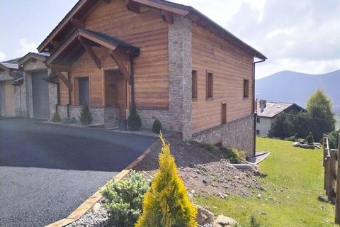 Ref. 9001 Sehr schönes, komfortables Chalet in Zentrumsnähe, mit freiem Blick auf den See und guter Lage. Ruhige Lage und dennoch zentrumsnah, ideal für einen Urlaub mit Familie oder Freunden. 10 Betten inklusive: Eine Eingangshalle Ein großes helles...