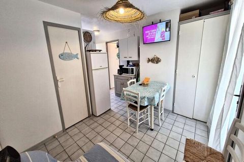 Villa cabaña de tres habitaciones para 6 personas Con jardín - Un dormitorio con cama de matrimonio. - Un dormitorio con dos camas individuales. - Una cabaña con literas para niños. - Equipamiento: TV, vitrocerámica, microondas, frigorífico-congelado...