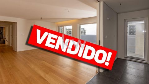 Apartamento nuevo con acabados superiores a la media con orientación sur, vista al mar. El apartamento tiene 2 dormitorios con armarios empotrados, 1 de ellos en suite - Tarima flotante de madera de roble - Cerramientos de PCV con doble acristalamien...