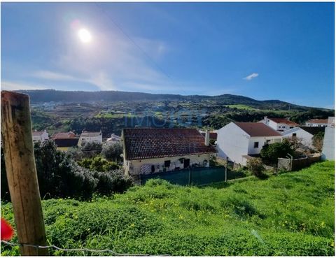 Terreno Urbano com ótima localização, em Alhandra, Vila Franca de Xira. Próximo de Comércio Local, Escolas, Transportes Públicos. - Área Total do Terreno: 405m2; - Área Bruta de Construção: 309 m2; - Área de Implantação: 118m2 Aproveite esta oportuni...