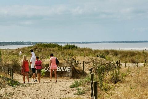 Apartament położony 50 m od plaży i 450 m od sklepów. Miasto wyposażone w liczne infrastruktury i atrakcje sportowe (basen, kręgielnia, kino, kort tenisowy, ośrodek sportów wodnych, ośrodek jeździecki itp.) Tradycyjny targ na Place Henri Baslé w każd...