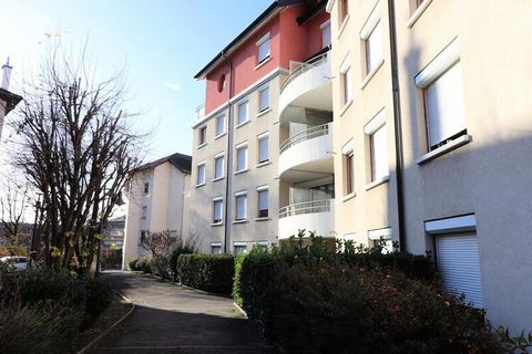 Een ideale residentie voor découvrir van de charme van het historische centrum van Annecy. Située à 2 pas de la gare, du centre commercial Courier et du Lac. U beschikt over een privéparkeerplaats in de sous-sol van de residentie. Garage à vélos comm...