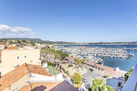 Scopri questo appartamento progettato dall'architetto Bandol, che offre una vista mozzafiato sul porto e sulla città. Con una superficie di 100 m², questo spazio è pensato per ospitare comodamente fino a 100 persone. 8 persone. Immergetevi nel cuore ...