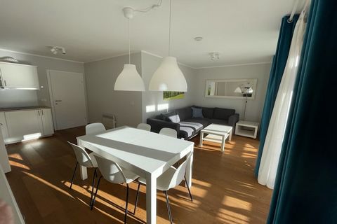 Dit charmante vakantiehuis beschikt over twee ruime slaapkamers en biedt comfortabel plaats aan maximaal zes gasten. De accommodatie is 60 m² groot en licht en zorgvuldig ontworpen om een ontspannen verblijf te garanderen. Het huis beschikt over een ...