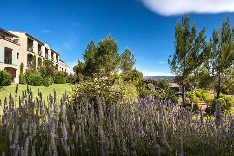 Obiekt Résidence Pont Royal en Provence – maeva Home położony jest w Bouches-du-Rhône, pomiędzy Aix-en-Provence i Awinionem. Jest to idealne miejsce, aby naładować baterie i cieszyć się wieloma atrakcjami. Rezydencja położona jest w samym sercu wiosk...