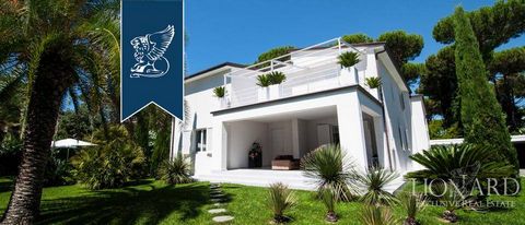 In Forte dei Marmi, is for sale this wonderful villa. This property is spread over 450 square meters embraced by garden of 1600 square meters with a pool of 90 sqm. On the ground floor a large living room, a fully equipped kitchen, a pantry, a bathro...