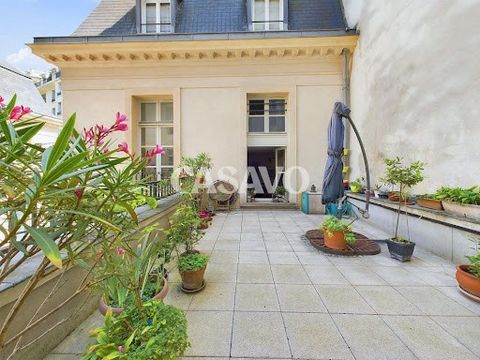 Casavo offers you for sale this exceptional three-room property of 75 m² in a charming private hotel dating from the early 17th century, located just steps from Place des Vosges. This duplex combines elegant and refined architecture with direct acces...