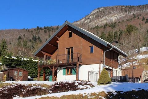 Aillon-le-Jeune 73340 - Chalet van 78 m² op 3 niveaus in uitstekende staat, prachtig uitzicht, op het zuiden, rustig. In het hart van de Bauges, op 30 minuten van Chambéry/Annecy/Aix-les-Bains. Bouwjaar 1994, houten frame. Geen werk aan de winkel. Op...