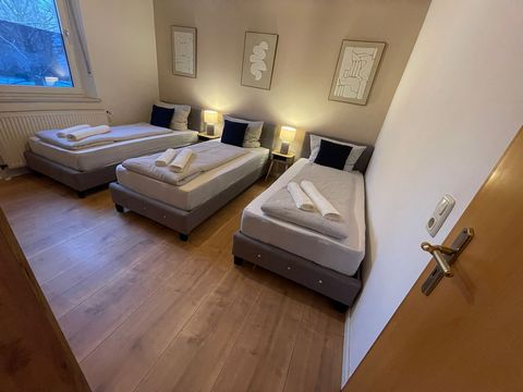 Welcome to your new home! I am offering a beautiful, fully furnished 4-room apartment on Kulmbacher Straße, close to the center of Bayreuth. This apartment is not only ideally located but also incredibly affordable – one of the most reasonably priced...