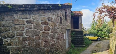 House located in Adaúfe, Braga, in a rural area, in a small residential cluster. About 10 kilometers from the center of Braga, equipped with basic infrastructure and road access by paved municipal paths. For total interior and exterior restoration In...