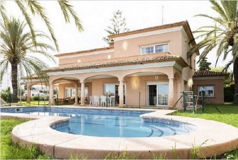 Immerse yourself in coastal luxury with this stunning detached villa for sale in paradisiacal Villajoyosa Located on the exquisite Costa Blanca this dream retreat offers a perfect combination of elegance and comfort next to the sparkling Mediterranea...