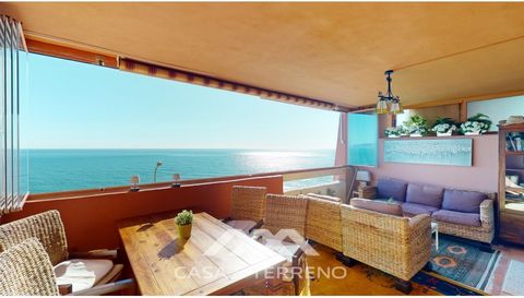 Discover this stunning coastal retreat in Torrox Costa, Málaga, located in the most well-maintained urbanization in the area, featuring multiple communal pools, perfectly kept gardens, and an atmosphere of exclusivity and tranquility. This property o...