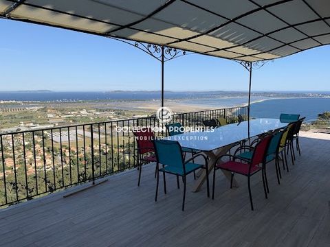 Hyères: Exclusivity: located in the private and secure Mont des Oiseaux estate, beautiful property on more than 1300m2 of land with sea view, on the Giens peninsula, with views of Porquerolles and Port-Cros. The property consists of a main villa of 1...