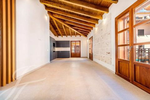 We present an exquisite jewel nestled in the heart of Palma's historic centre. Discover the charm of this meticulously restored building, perfectly situated in a charming street of Palma's Old Town, due to its proximity to the Bank of Spain. The pent...