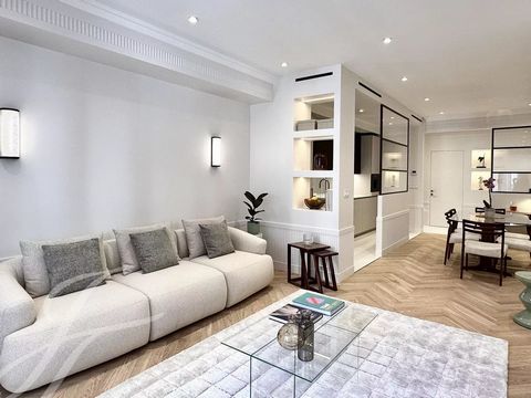 Located in the Victoria building, with its streamlined Années Folles architecture, this spacious apartment offers an exceptional living environment close to Carré d'Or district, combining contemporary design and optimal comfort. Layout and spaces: th...