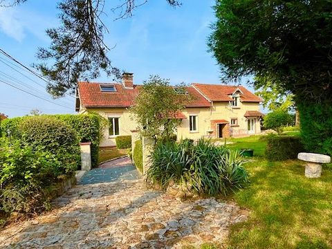 Cristina CASALINHO, offers you this pretty Atypical farmhouse habitable on one level. Love at first sight guaranteed, ideal for your future projects. The charm of the old Perfectly renovated. This pretty house completely restored is composed of: ON T...