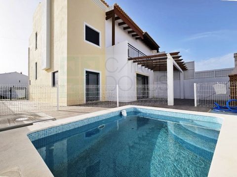 We present this new and sophisticated 3-bedroom corner townhouse, located in an exclusive development of just 8 homes, set in the tranquil surroundings of Vila Nova de Cacela. Perfect for those seeking an ideal balance of privacy, modern comfort, and...