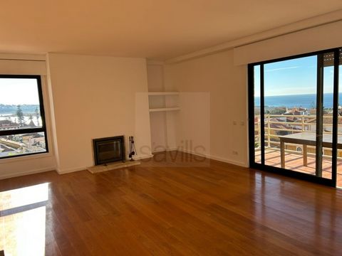 3 bedroom apartment for rent in Foz with fantastic sea/river views. The apartment comprises an entrance hall, living room with a 15m2 balcony and fireplace, fully equipped kitchen and laundry room with service balcony. Three bedrooms and two bathroom...