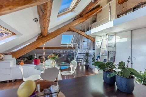 NICE CENTER / CARRÉ D'OR: Co-Exclusivity. 400 meters from the sea, prime location in the heart of Carré d'Or, on the top floor of a bourgeois building from the beginning of 1900 on Place Grimaldi, on foot from all amenities, shops, bus, tram, shops o...