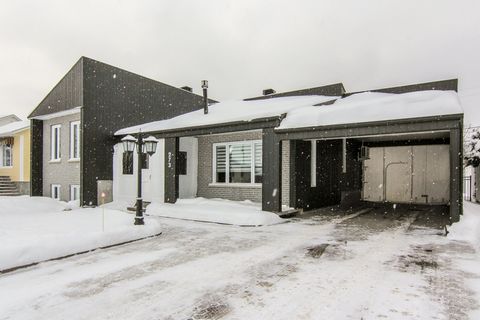 Eine Seltenheit auf dem Immobilienmarkt im Moment... Eilen. Einladend, funktional, gepflegt und sehr sauber, um es gelinde auszudrücken. Entdecken Sie dieses prächtige, schlüsselfertige Haus im Stadtteil Vanier in der Nähe einer Grundschule und aller...