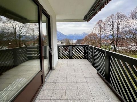 Charmant appartement de 3 pièces avec une vue imprenable sur le lac de Traunsee et Traunstein Cette maison enchanteresse vous offre, à vous et à vos proches, l’aménagement réussi des pièces : 1 salon-salle à manger avec accès direct au balcon de 19 m...