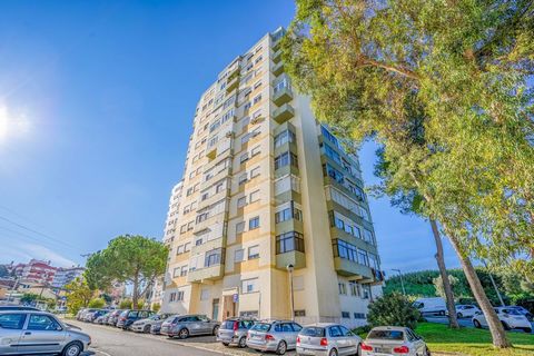 3-Bedroom Apartment in Codivel - Comfort and Connection on Lisbon's Doorstep! Discover this fantastic 3-bedroom apartment, located on the 5th floor of a building with two elevators, in Codivel, Odivelas. With 2 bathrooms, storage in the basement and ...