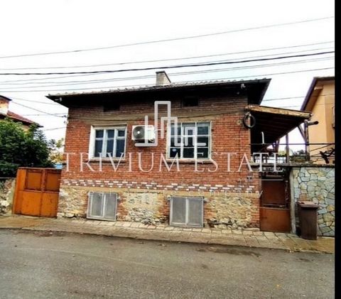 TRIVIUM ESTATE Agency presents: - Cozy house - Spacious yard - Attractive price - 103000 - The total area of the plot is 353 sq.m. The property is located in the center of the village of Brestovitsa, 17 km from the town of Brestovitsa. Plovdiv. It co...