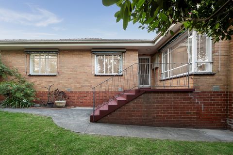 Privately set within a high fenced corner garden, this classic solid brick 1950’s residence’s immaculately presented, light-filled and generously proportioned dimensions provide both affordable entry and a rewarding investment opportunity in a presti...