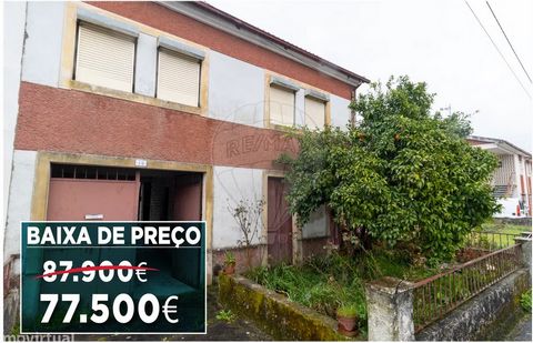 3 bedroom villa in Espinheiro, Gândaras, very close to the village of Lousã! House to recover with great potential consisting of ground floor, 1st floor, annexes, interior patio, terrace and also an urban plot with the possibility of construction on ...