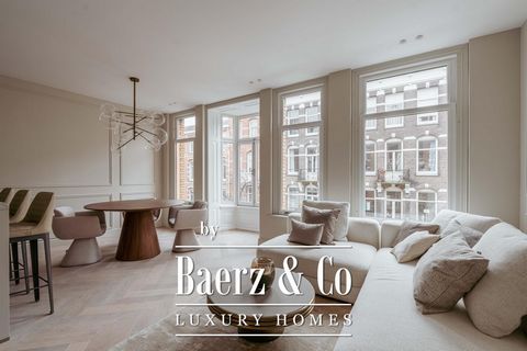 Eerste Helmersstraat 81B, 1054 DD Amsterdam Aan een van de mooiste straten van Amsterdam Oud-West bieden wij dit bijzonder luxe appartement van 65 m² met twee slaapkamers aan. Het appartement maakt deel uit van een prestigieus renovatieproject in een...