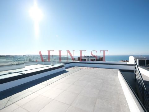 VILLA CONTEMPORÁNEA DE 4 DORMITORIOS CON VISTAS AL MAR Las áreas de esta casa se distribuyen de la siguiente manera: Hall de entrada: 5 armarios empotrados buen trastero Cocina totalmente equipada con electrodomésticos BOSCH en OPEN SPACE con el saló...