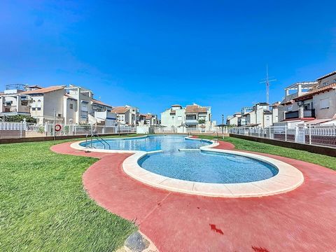 Entdecken Sie Ihr zukünftiges Zuhause im Duque de Ahumada Residencial in Playa Flamenca (Orihuela Costa). Diese Wohnung ist so konzipiert, dass sie eine gemütliche und funktionale Umgebung bietet, die perfekt ist, um das Leben an der Costa Blanca zu ...