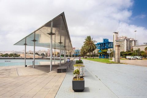 Deze charmante accommodatie van 35 vierkante meter is perfect gelegen in het hart van het Santa Catalina Park, op slechts 500 meter van het beroemde strand Las Canteras. Ideaal voor een ontspannen verblijf, de accommodatie biedt alle essentiële voorz...