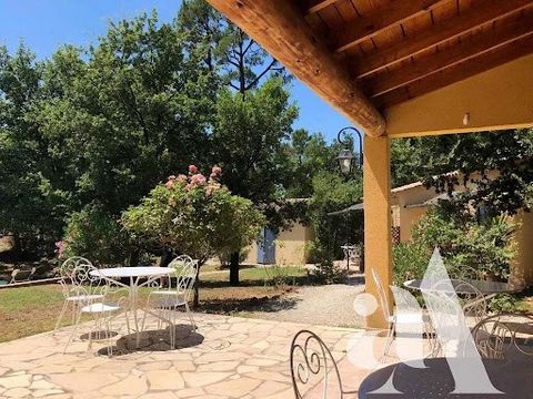 For sale in Roussilon.In a quiet area, close to the sublime village, this beautiful property built on a closed and raised ground of approx. 9000m ² benefits from two swimming pools 12x6M with pool house and the second 8x4M. The main villa of about 18...